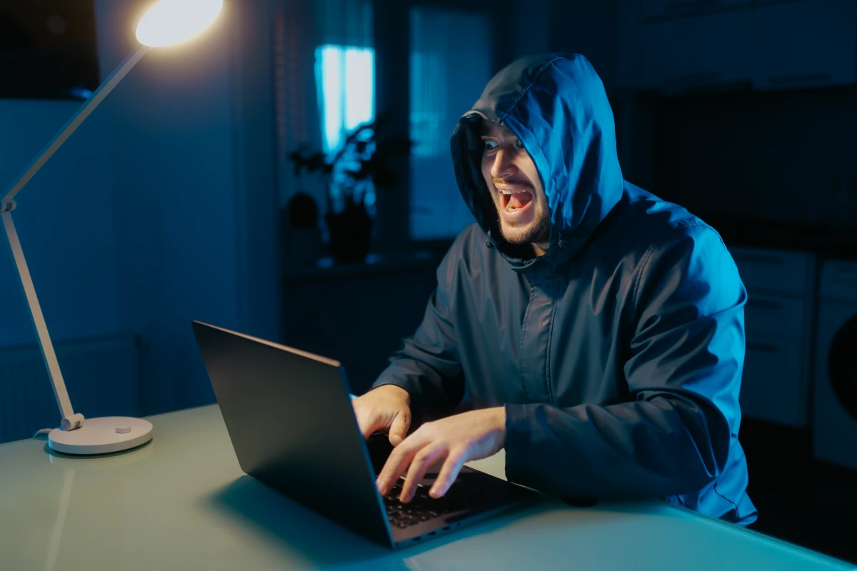 Tromperies en ligne : Le cadre juridique qui protège les consommateurs